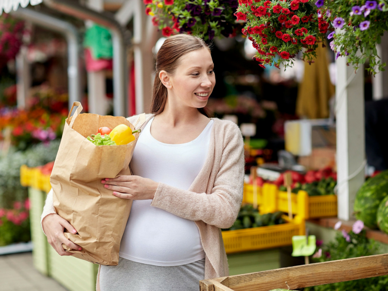 Why it’s Important to Encourage Moms-To-Be to Eat Healthy During the Holidays